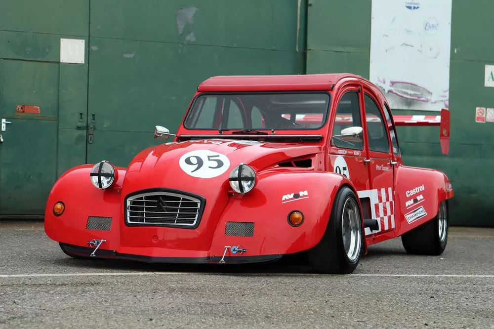 Peter Thurston 2CV8