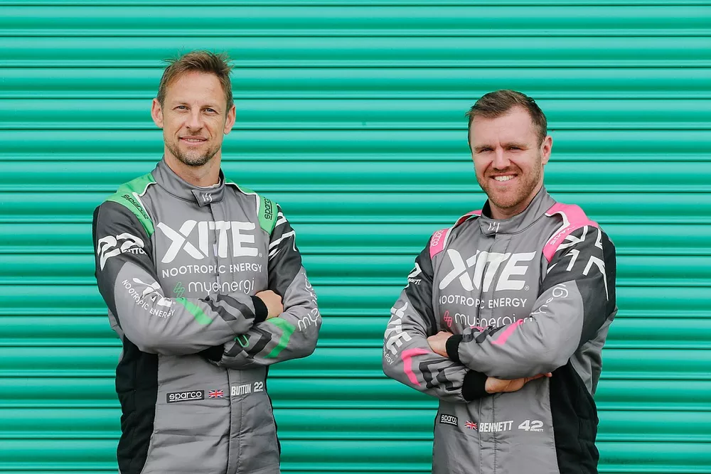 Jenson Button y Oliver Bennett, Xite Energy Racing