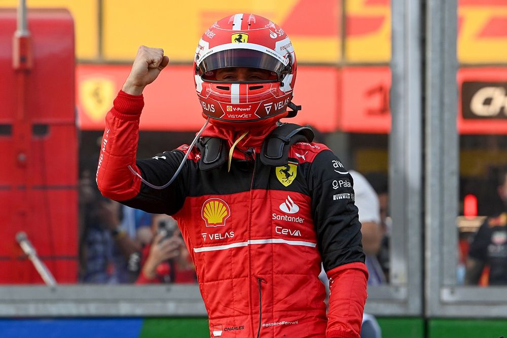 Ganador de la pole, Charles Leclerc, de Ferrari, en el Parc Ferme