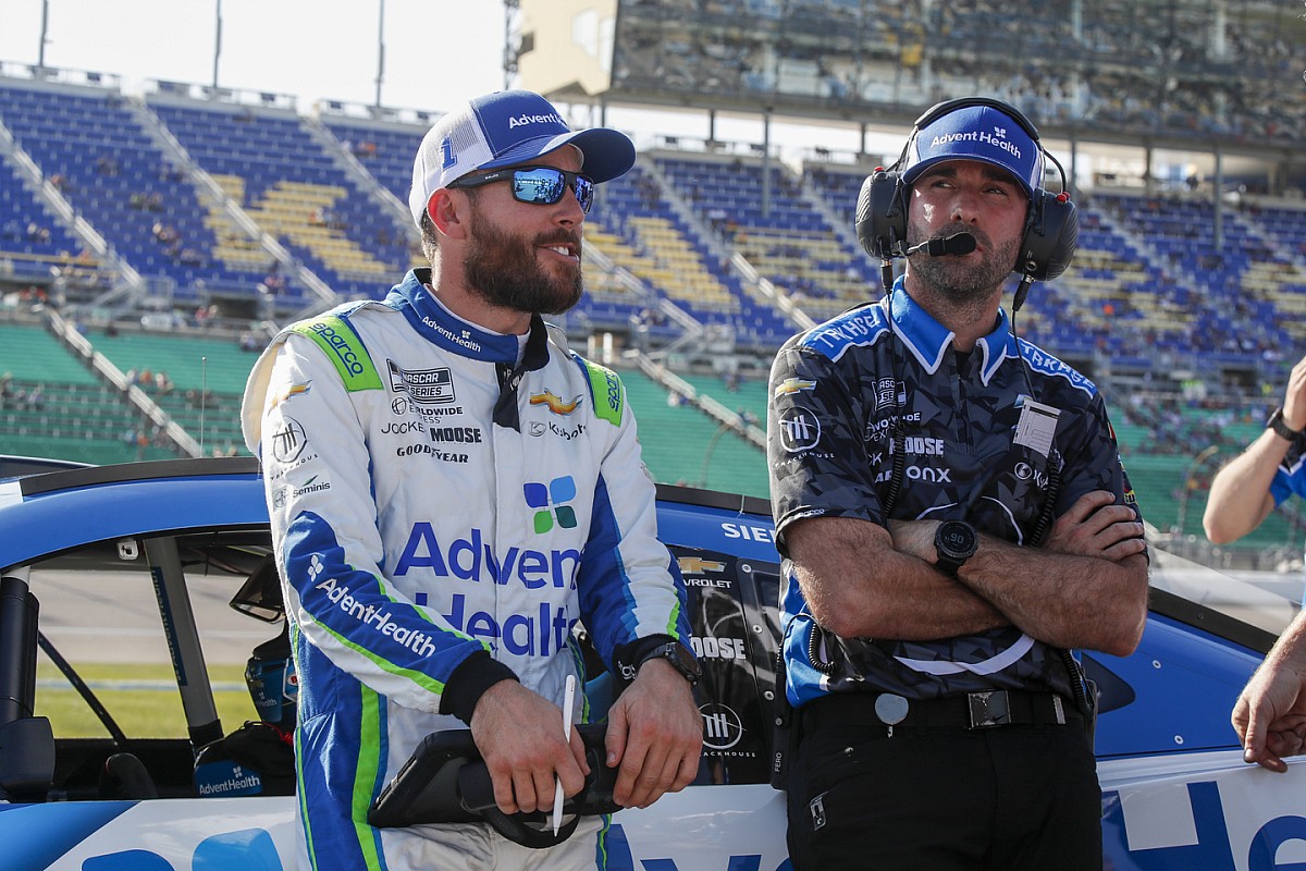 Chastain, Gragson explain NASCAR pitlane punch up in Kansas