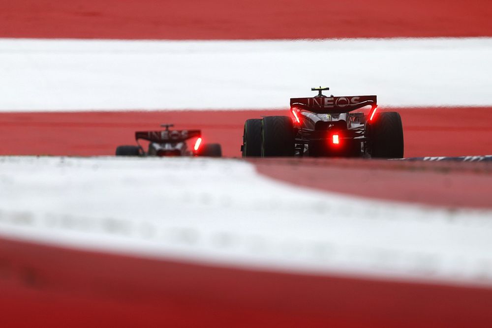 George Russell, Mercedes F1 W14, Lewis Hamilton, Mercedes F1 W14