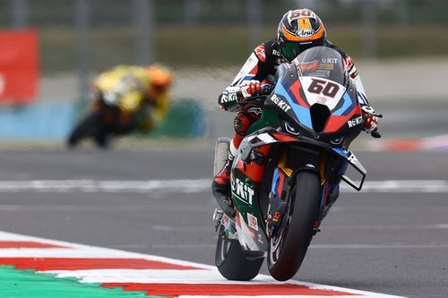 Van der Mark reina en el caos de Magny-Cours y corta su sequ&iacute;a; Bautista, 2&ordm;