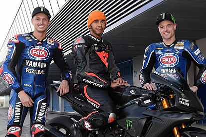 In beeld: Lewis Hamilton test een Yamaha Superbike in Jerez