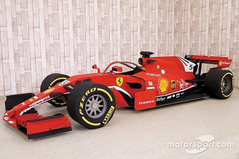 F1 de Cartón con decoración de Ferrari