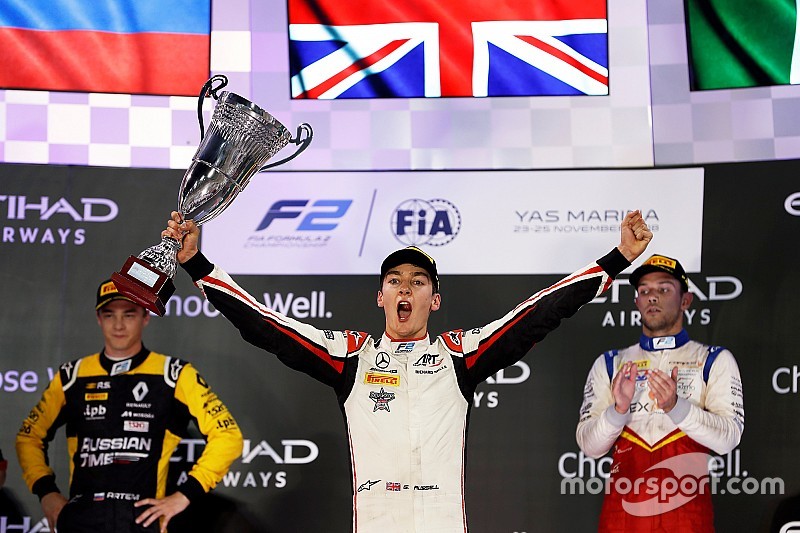 F2 Abu Dhabi: Russell pakt titel in stijl, De Vries net naast podium