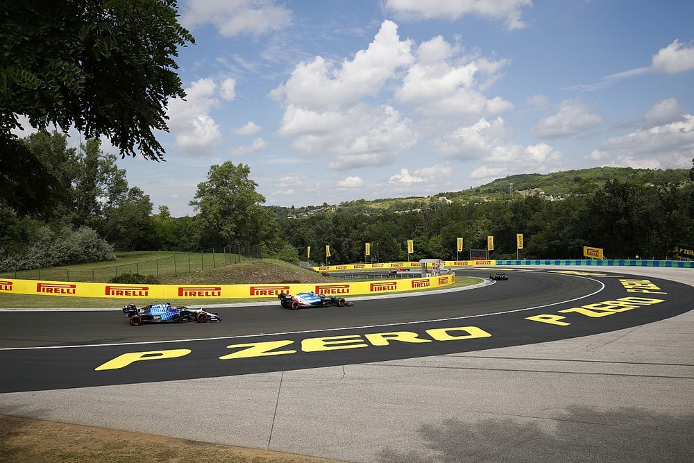 Esteban Ocon, Alpine A521, George Russell, Williams FW43B
