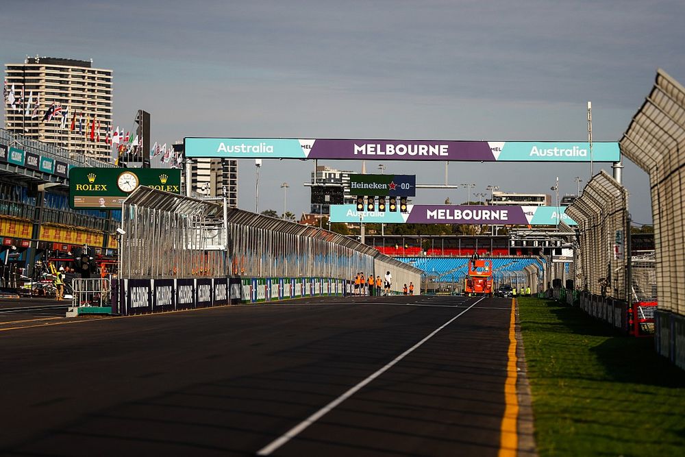 Vista general del pitlane y la recta principal