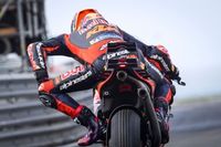 Foto: ¡Miller corrió (y se cayó) con una gaviota atascada en la moto!