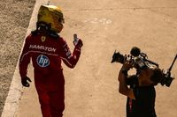 Hamilton queda "en shock" al conseguir la pole sprint con Ferrari en China