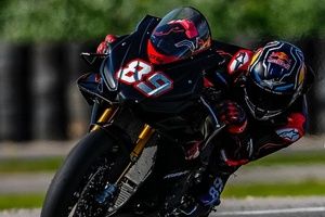 M&aacute;rquez, Mart&iacute;n y Alonso comparten pista en Valencia rodando con motos de calle