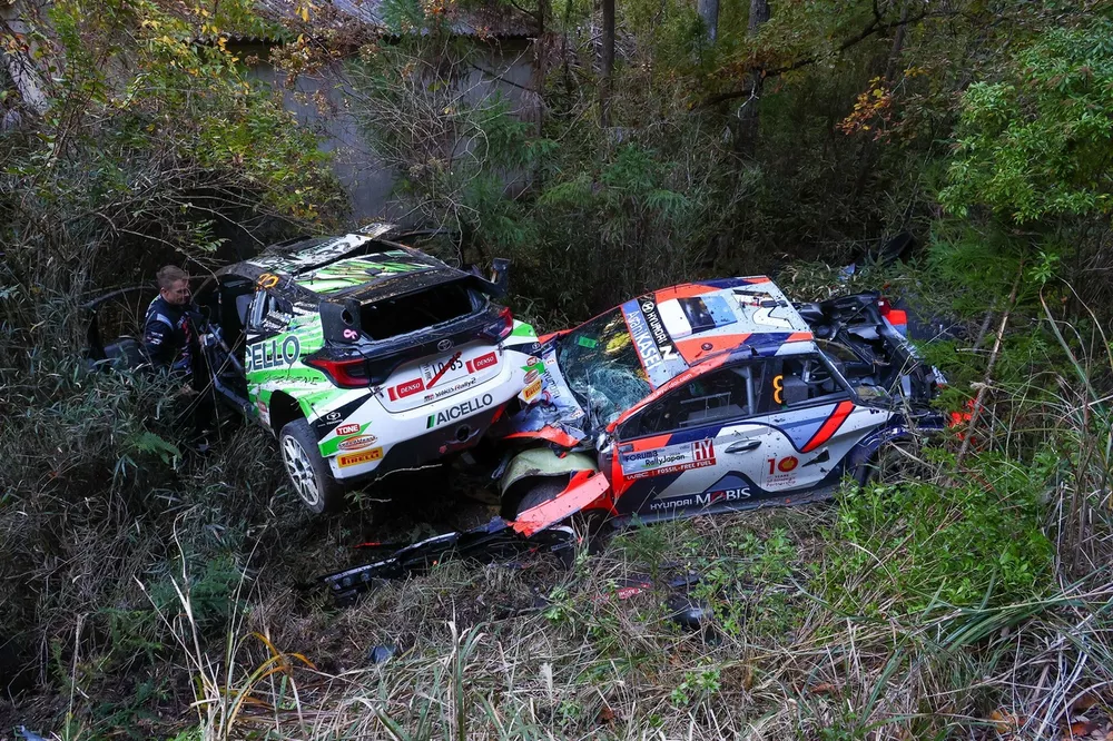 Crash pour Heikki Kovalainen, Sae Kitagawa, Toyota GR Yaris Rally2, Ott Tänak, Martin Järveoja, Hyundai World Rally Team Hyundai i20 N Rally1