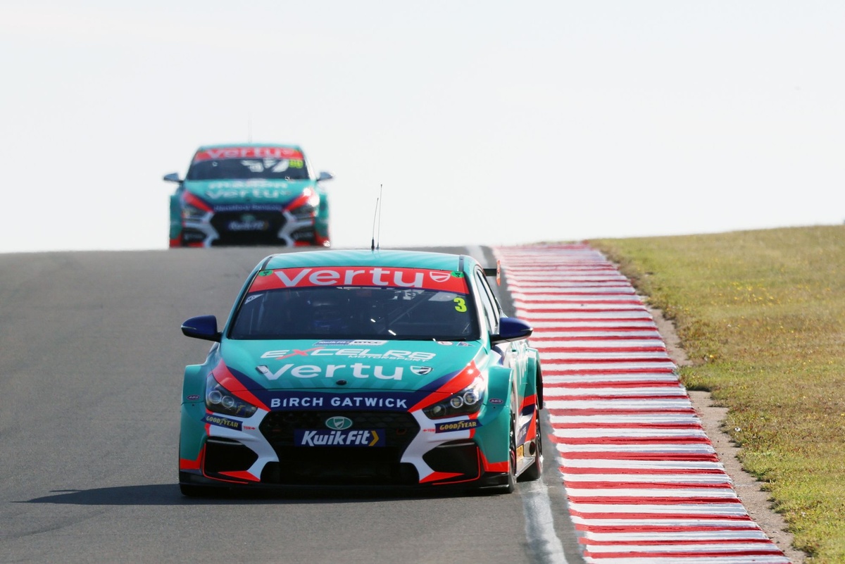 BTCC Donington Park: Chilton beats Ingram to pole in wet