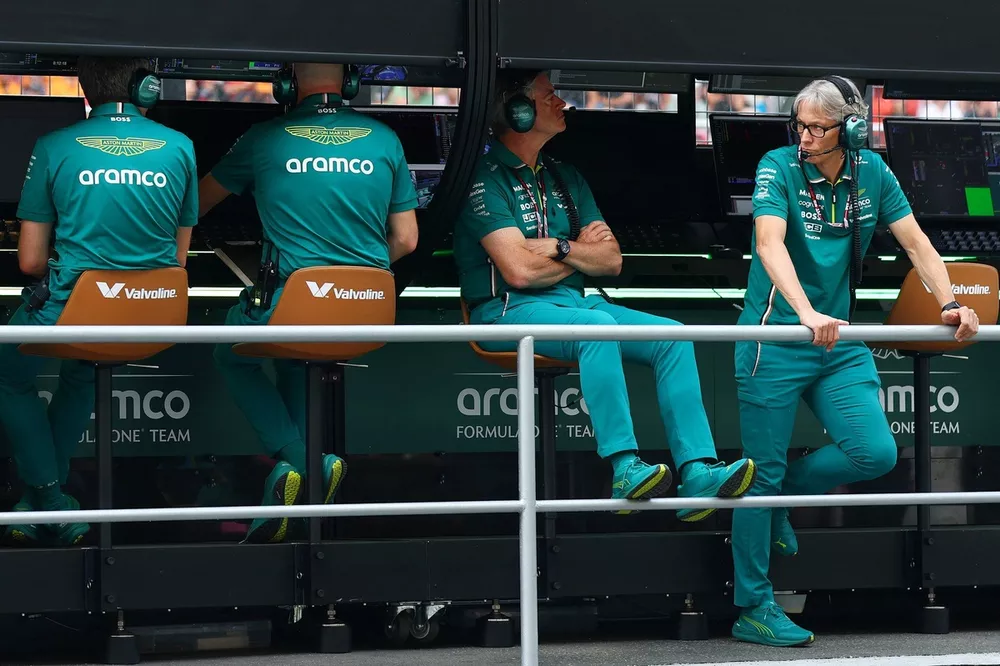 Andy Stevenson, Sporting Director en Aston Martin F1 Team y Mike Krack, Chief Trackside Officer de Aston Martin F1 Team