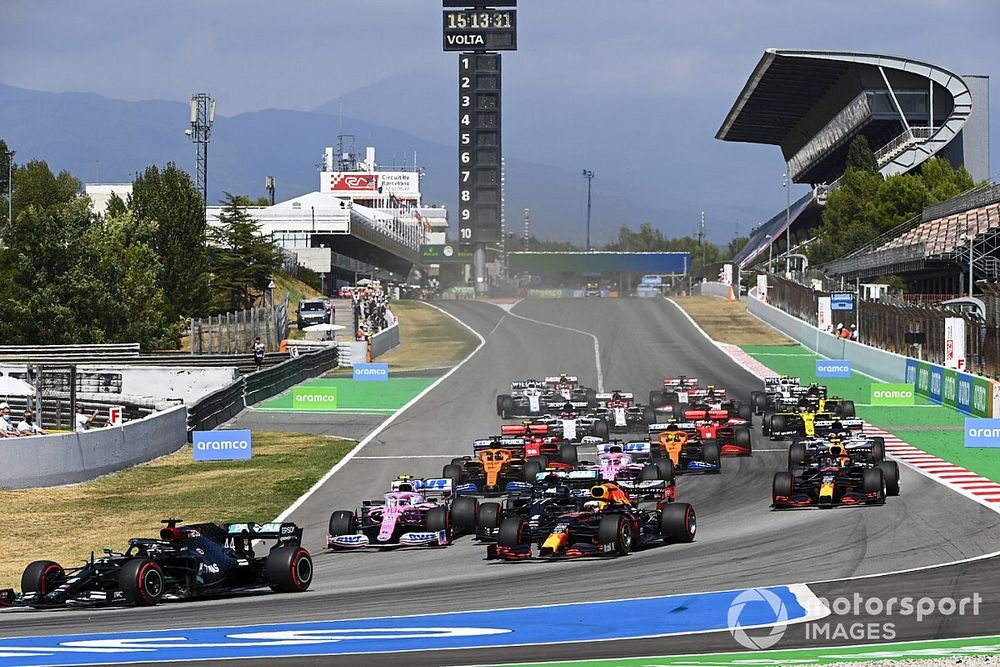 Lewis Hamilton, Mercedes F1 W11 EQ Performance, Valtteri Bottas, Mercedes F1 W11 EQ Performance, Max Verstappen, Red Bull Racing RB16, Lance Stroll, Racing Point RP20, Sergio Perez, Racing Point RP20, the rest of the field at the start