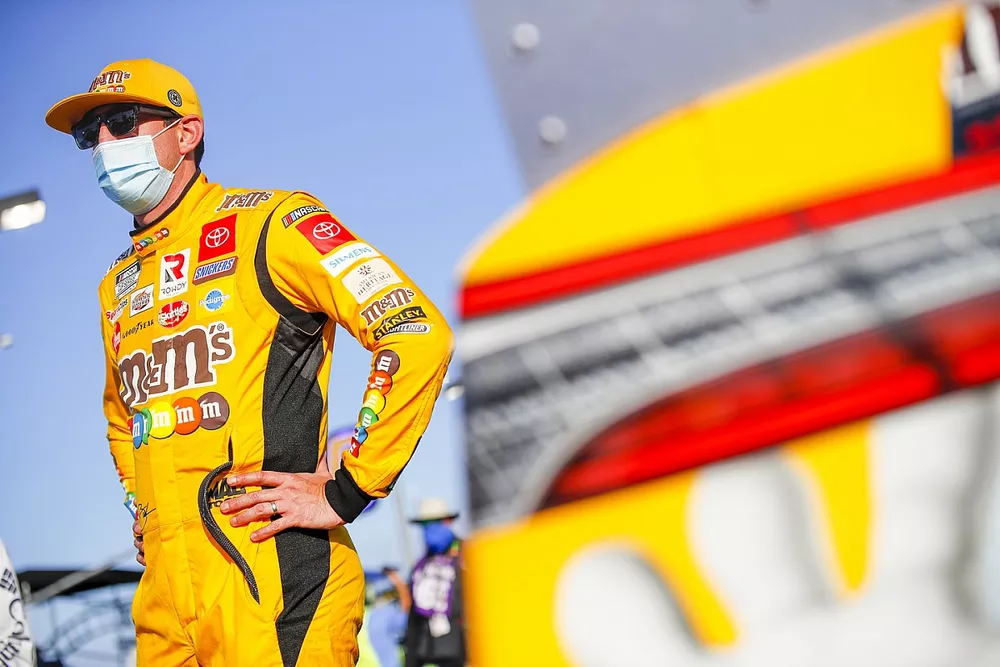 Kyle Busch, Joe Gibbs Racing, Toyota Camry M&M's