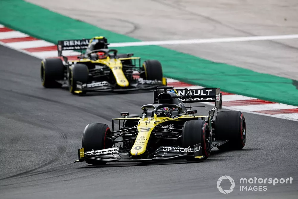 Daniel Ricciardo, Renault F1 Team R.S.20, Esteban Ocon, Renault F1 Team R.S.20