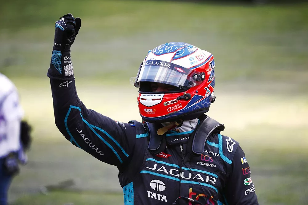 Mitch Evans, Jaguar Racing, 1st position, celebrates