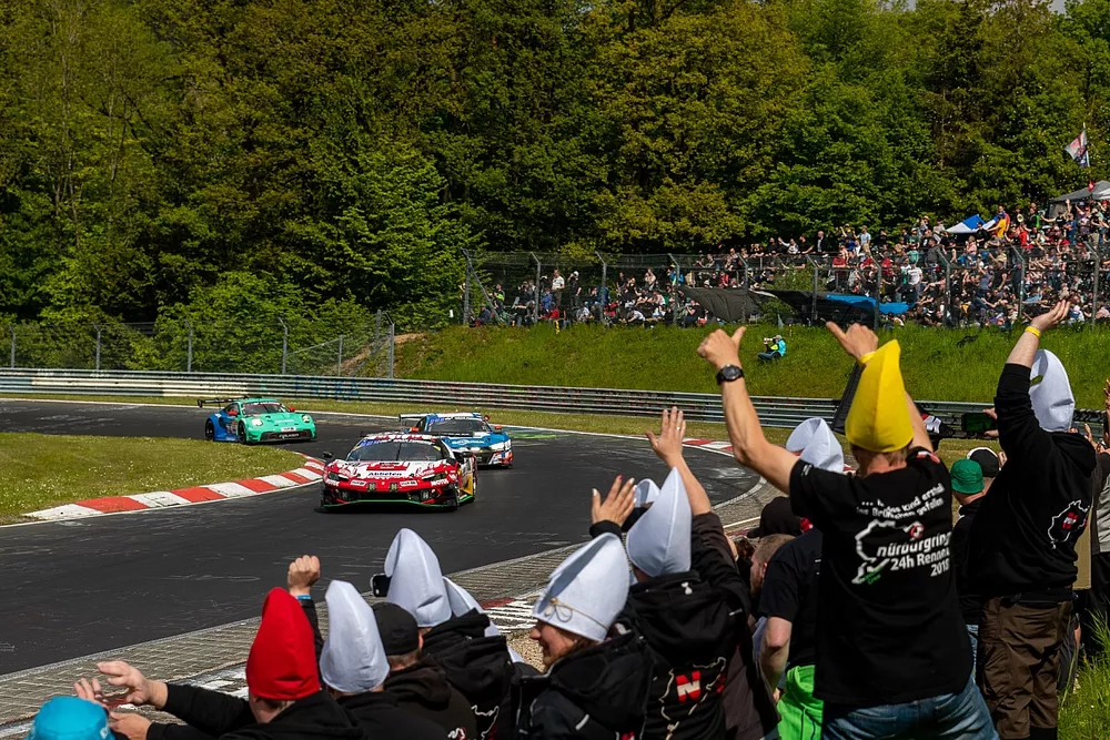 #30 Frikadelli Racing Team Ferrari 296 GT3: Earl Bamber, Nick Catsburg, David Pittard, Felipe Fernandez Laser