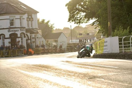 TT Isla de Man 2024: Dunlop hace historia y se convierte en el piloto m&aacute;s laureado