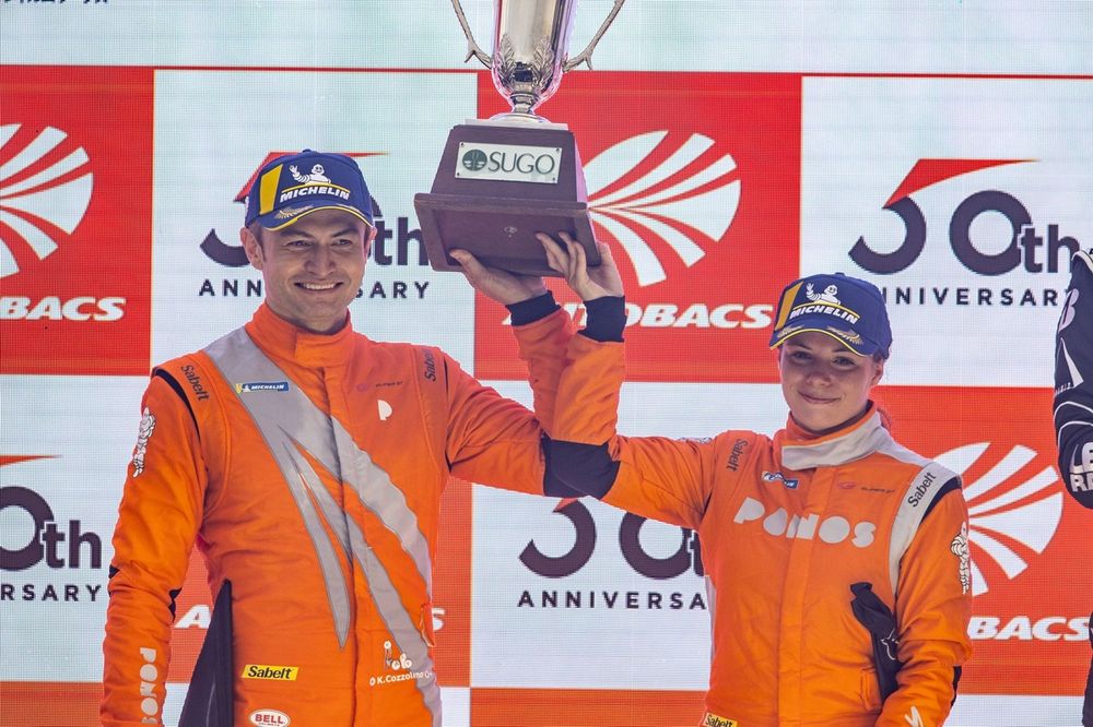 スーパーGTでは初の快挙！ 女性ドライバーのリル・ワドゥーが2位表彰台