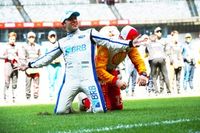 Stock Car: Enzo Elias e Gianluca Petecof 'roubam a cena' no gramado do Mineirão