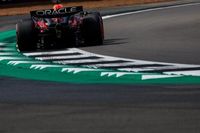 Lawson prueba el RB20 de Red Bull F1 en Silverstone