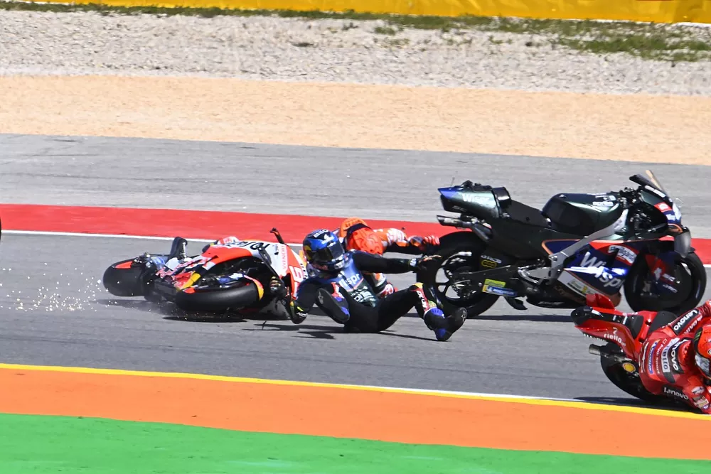 Accidente de Marc M&aacute;rquez, Repsol Honda Team, Miguel Oliveira, RNF MotoGP Racing
