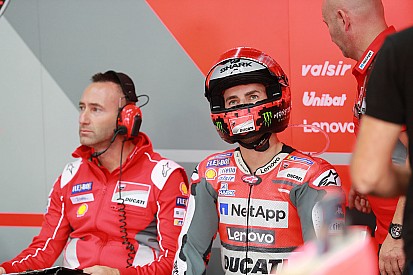 Lorenzo: "Dovrò aspettare di salire in moto per capire come risponde il polso"