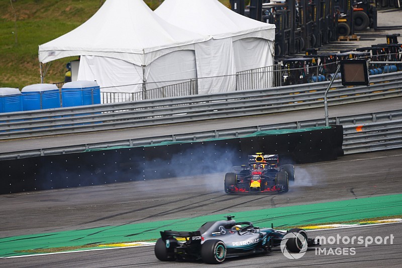Hamilton echa más leña al fuego y cuestiona el incidente de Verstappen