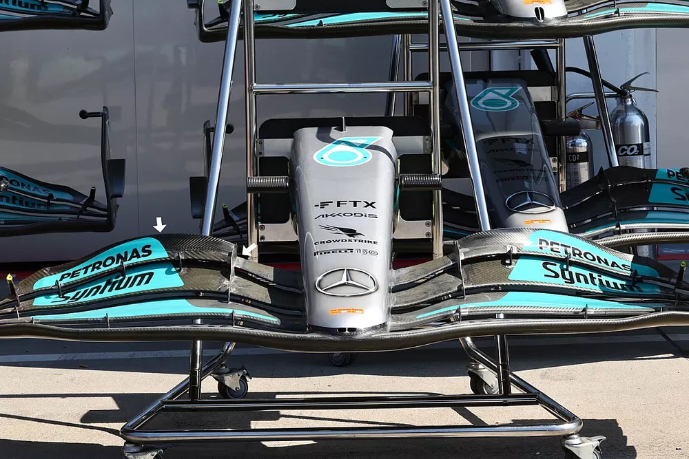 Dettaglio dell'ala anteriore della Mercedes W13