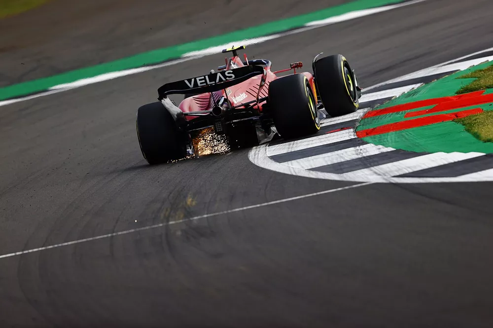 Sparks behind Carlos Sainz, Ferrari F1-75