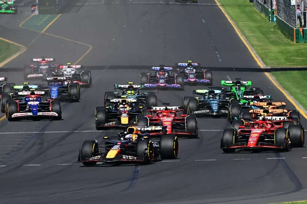 Max Verstappen, Red Bull Racing RB20, en t&ecirc;te au d&eacute;part