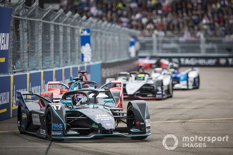 Gary Paffett, HWA Racelab, VFE-05, Pascal Wehrlein, Mahindra Racing, M5 Electro 