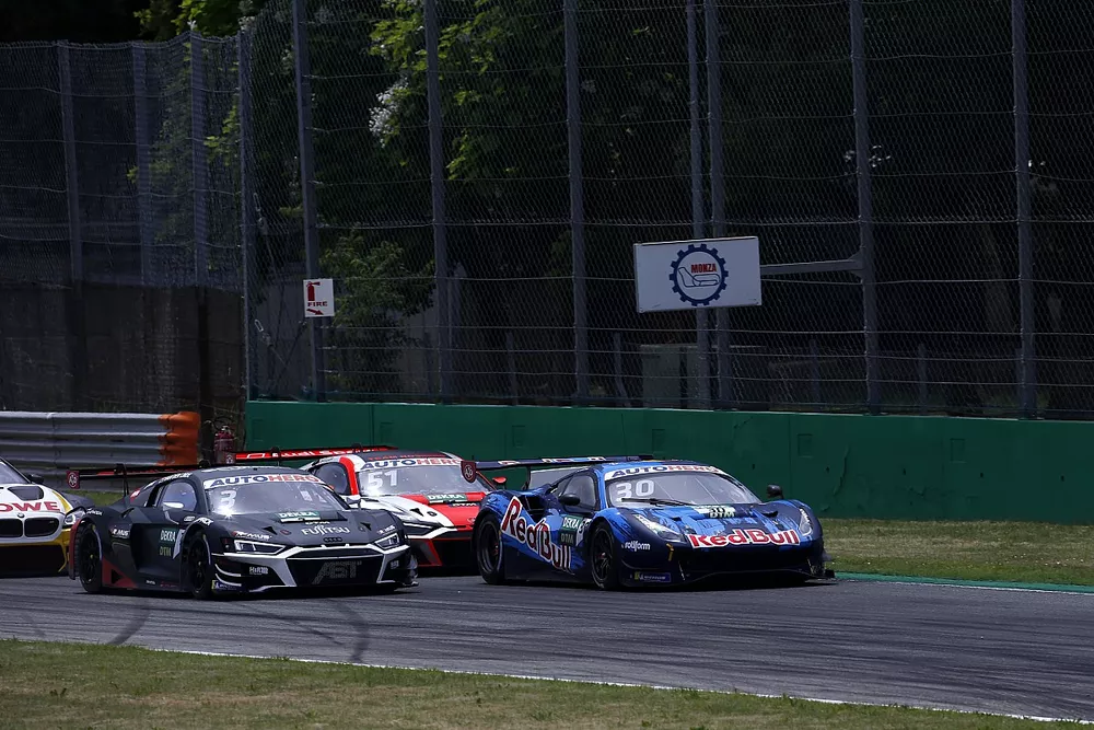 Start action, Kelvin van der Linde, Abt Sportsline Audi R8 LMS GT3, Liam Lawson, AF Corse Ferrari 488 GT3 Evo at the start