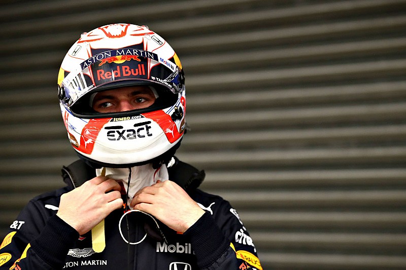 Verstappen kan nieuwe witte helm eindelijk gebruiken
