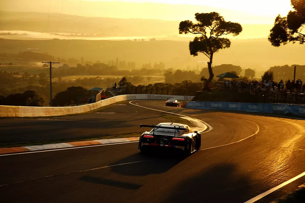 #2 Audi Sport Team Valvoline Audi R8 LMS: Christopher Mies, Christopher Haase, Markus Winkelhock