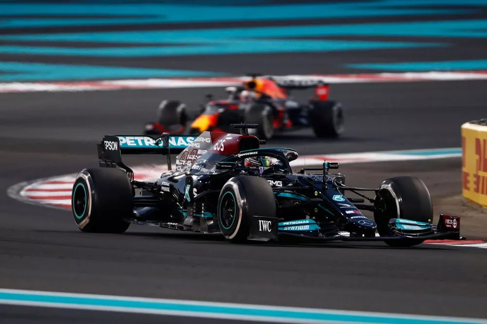 Lewis Hamilton, Mercedes W12, Max Verstappen, Red Bull Racing RB16B