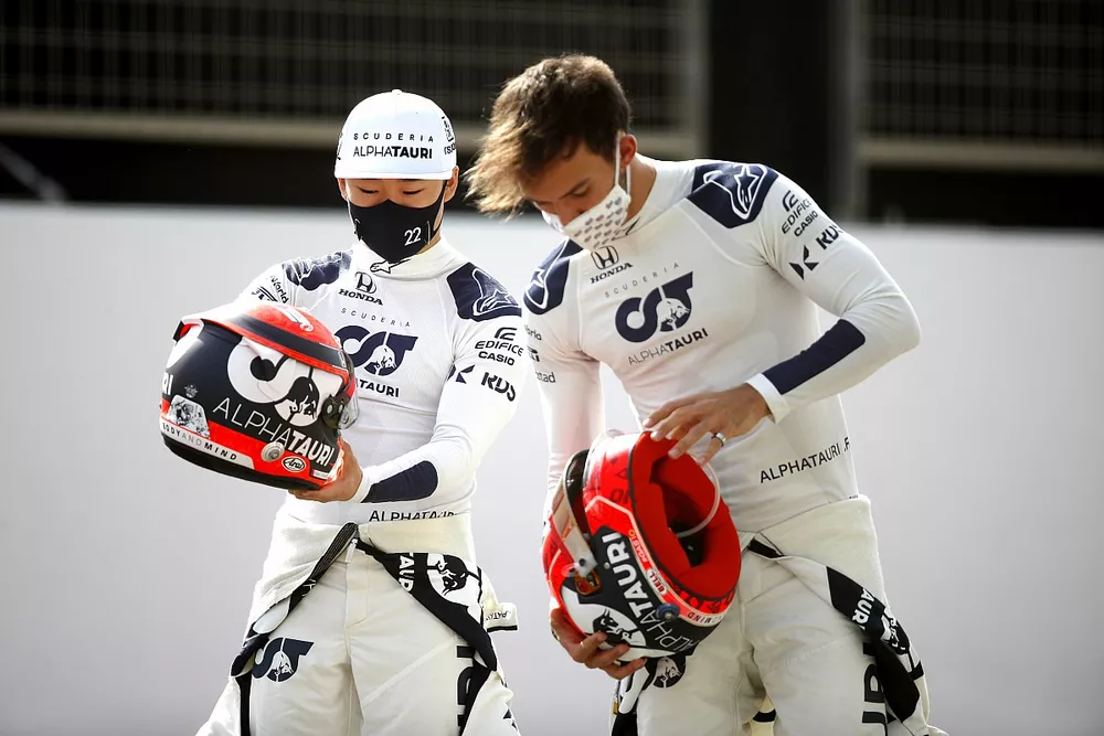 Yuki Tsunoda, AlphaTauri AT02 and Pierre Gasly, AlphaTauri AT02 