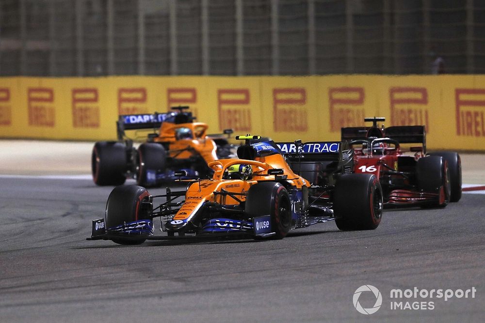 Lando Norris, McLaren MCL35M, Charles Leclerc, Ferrari SF21, Daniel Ricciardo, McLaren MCL35M