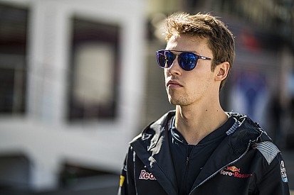 Kvyat seals F1 return with Toro Rosso