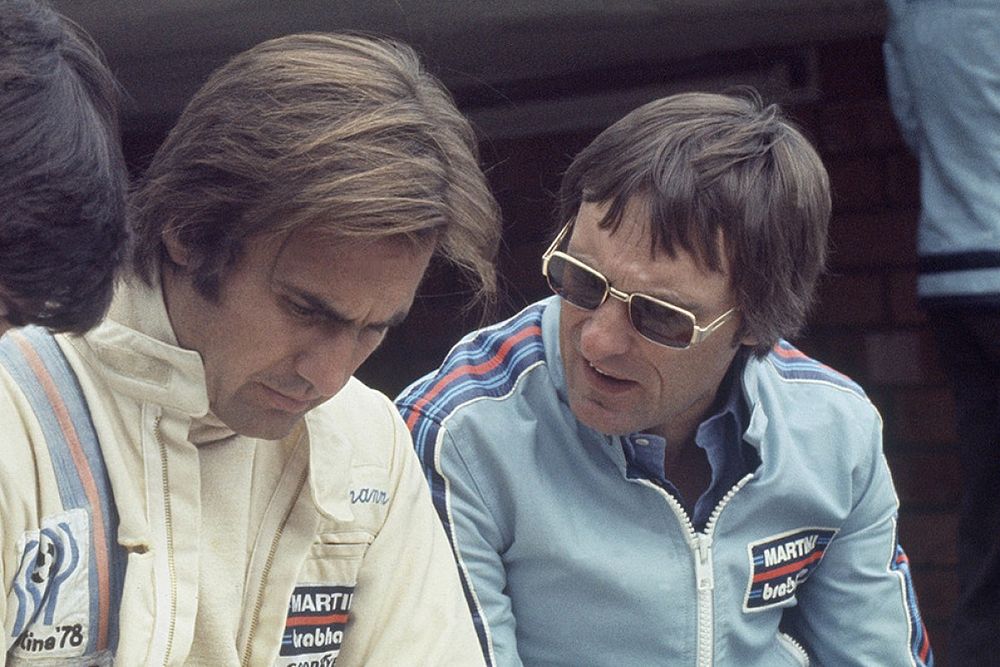 Gordon Murray y Bernie Ecclestone con Carlos Reutemann, Brabham BT44B-Ford