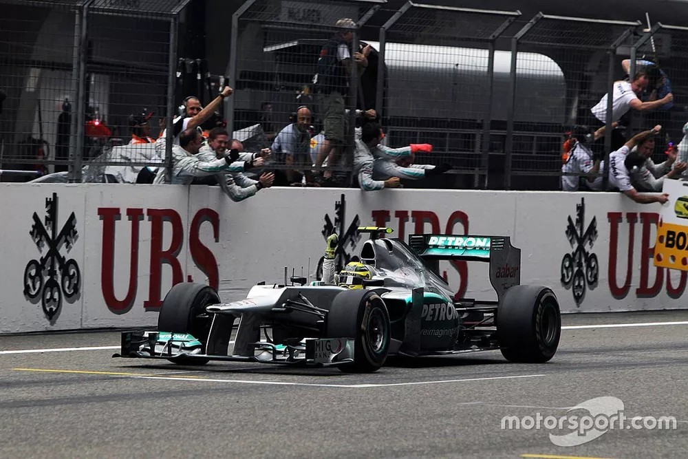 Nico Rosberg, Mercedes AMG F1 W03, remporte le Grand Prix 