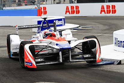 Mahindra: Randstein war schuld an Rosenqvist-Aus