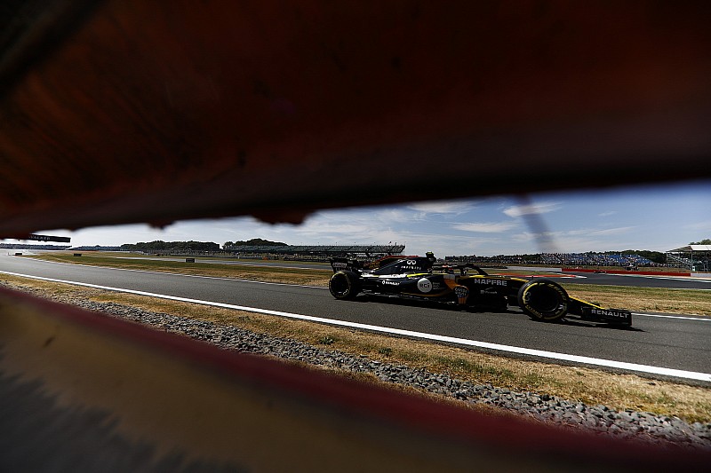 Sainz sobre el nuevo asfalto de Silverstone: