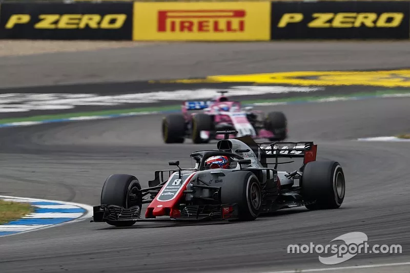 Romain Grosjean, Haas F1 Team VF-18, leads Sergio Perez, Force India VJM11