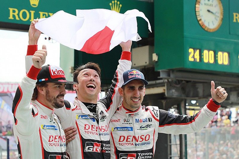 Winners #8 Toyota Gazoo Racing Toyota TS050: Sébastien Buemi, Kazuki Nakajima, Fernando Alonso