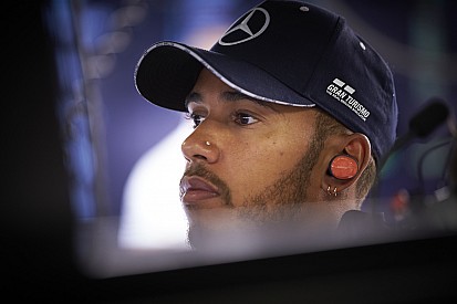 Vettel 30 pontos hátrányból várhatja a Szingapúri Nagydíjat Hamilton ellen