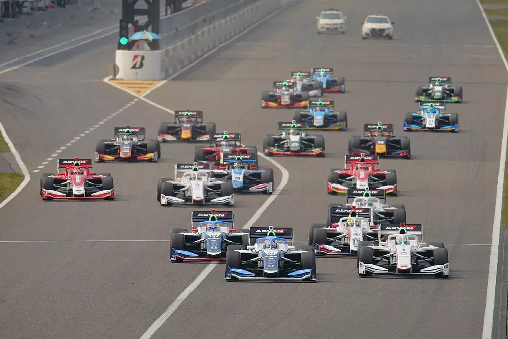 Salida de la S&uacute;per F&oacute;rmula en Suzuka