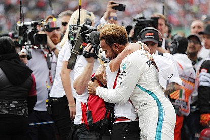Pilotos, escuderías y amigos felicitan a Hamilton vía redes sociales