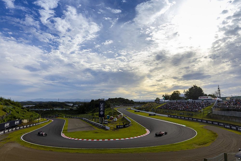 Charles Leclerc, Ferrari F1-75, Valtteri Bottas, Alfa Romeo C42